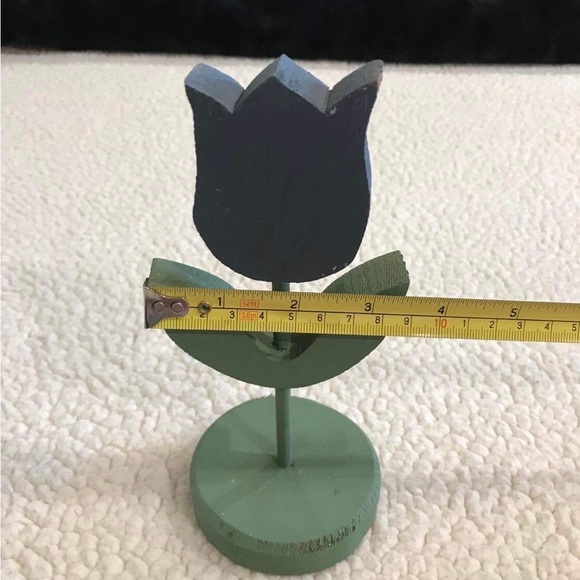 Wood Flower / Blue & Green Floral Tabletop Decor
Measures: 8” H x 3.5” W x 3.25” - Picture 9 of 9